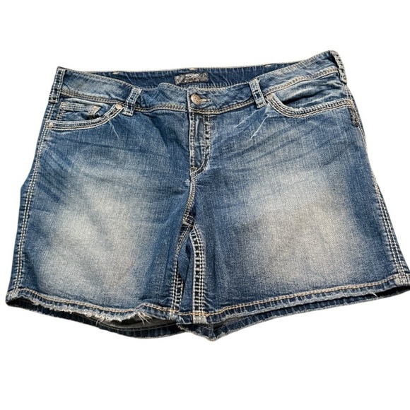 🔥SILVER SUKI SURPLUS SHORTS - Picture 2 of 9